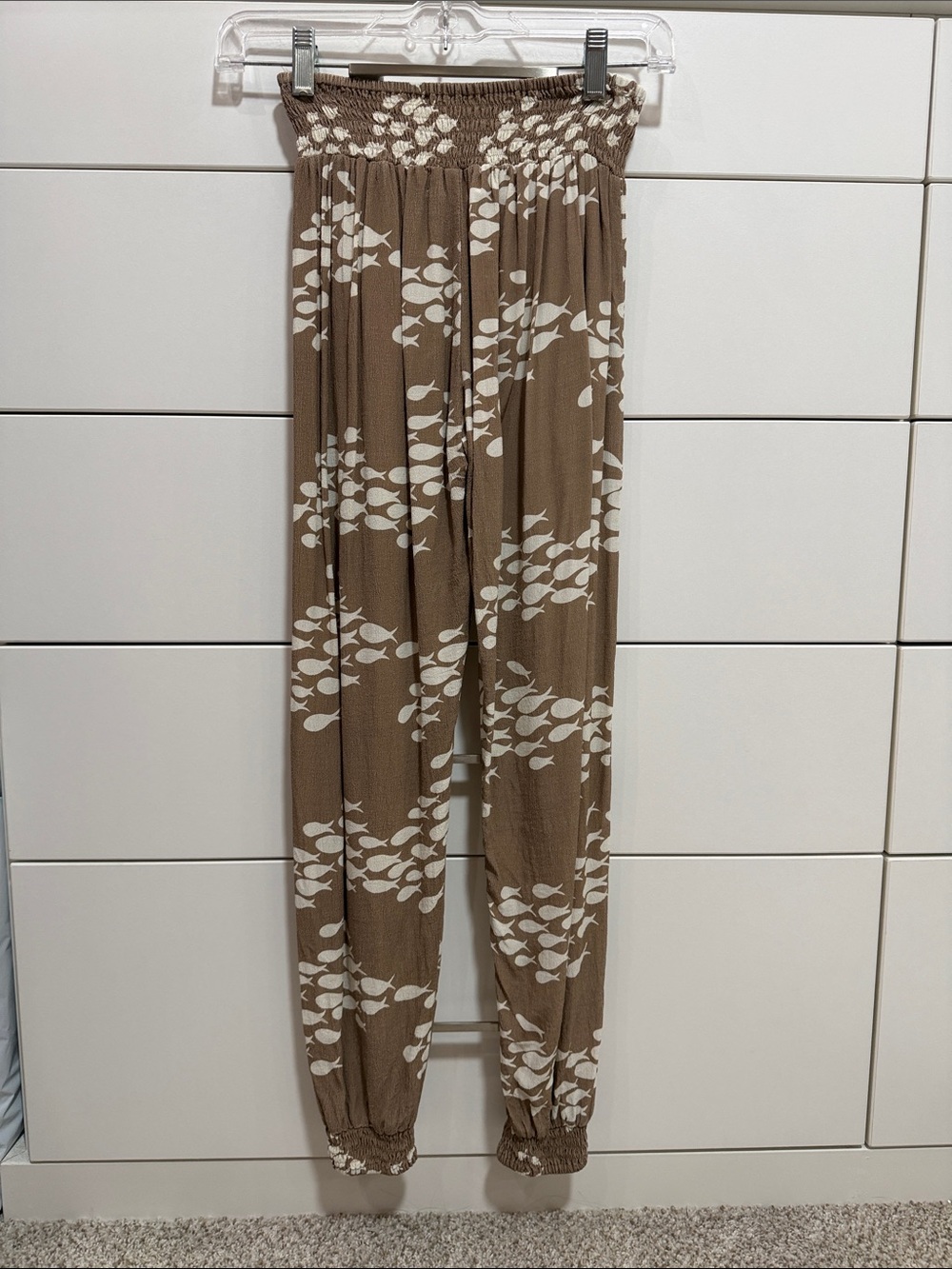 Ava Sky , pant paka, hazelnut fish, size XS, woven, elastic hems & waist - Picture 2 of 2